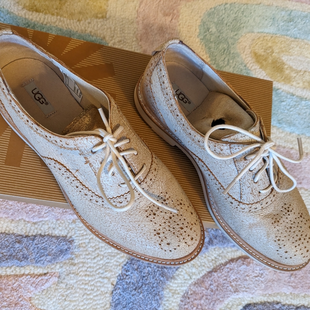 Ugg Caelyn Oxford size 5